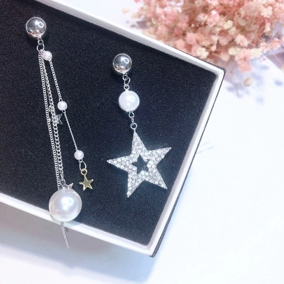 🆕 RHEA Asymmetrical Drop Earrings - Picture 3 of 7